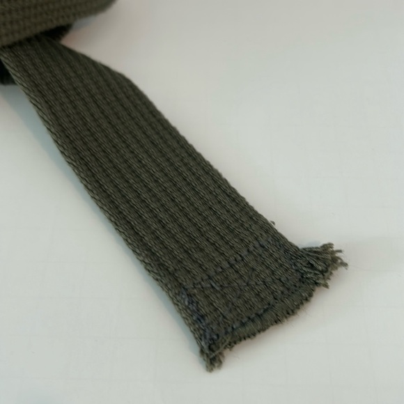 Men’s Canvas Army Green D Ring Belt
Size 36/47” - Picture 3 of 4